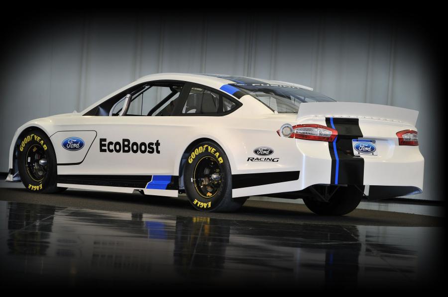  Ford Fusion NASCAR Sprint Cup Car 2013 года  (фото 4 из 7)